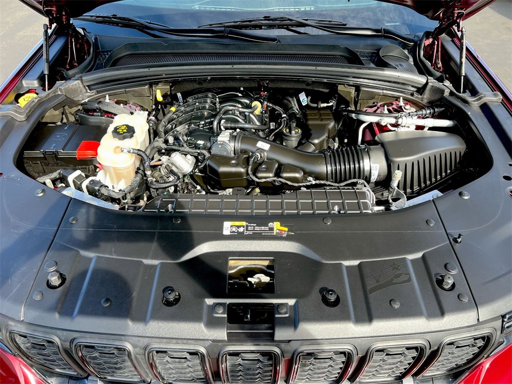 Used 2024 Jeep Grand Cherokee Altitude image 24