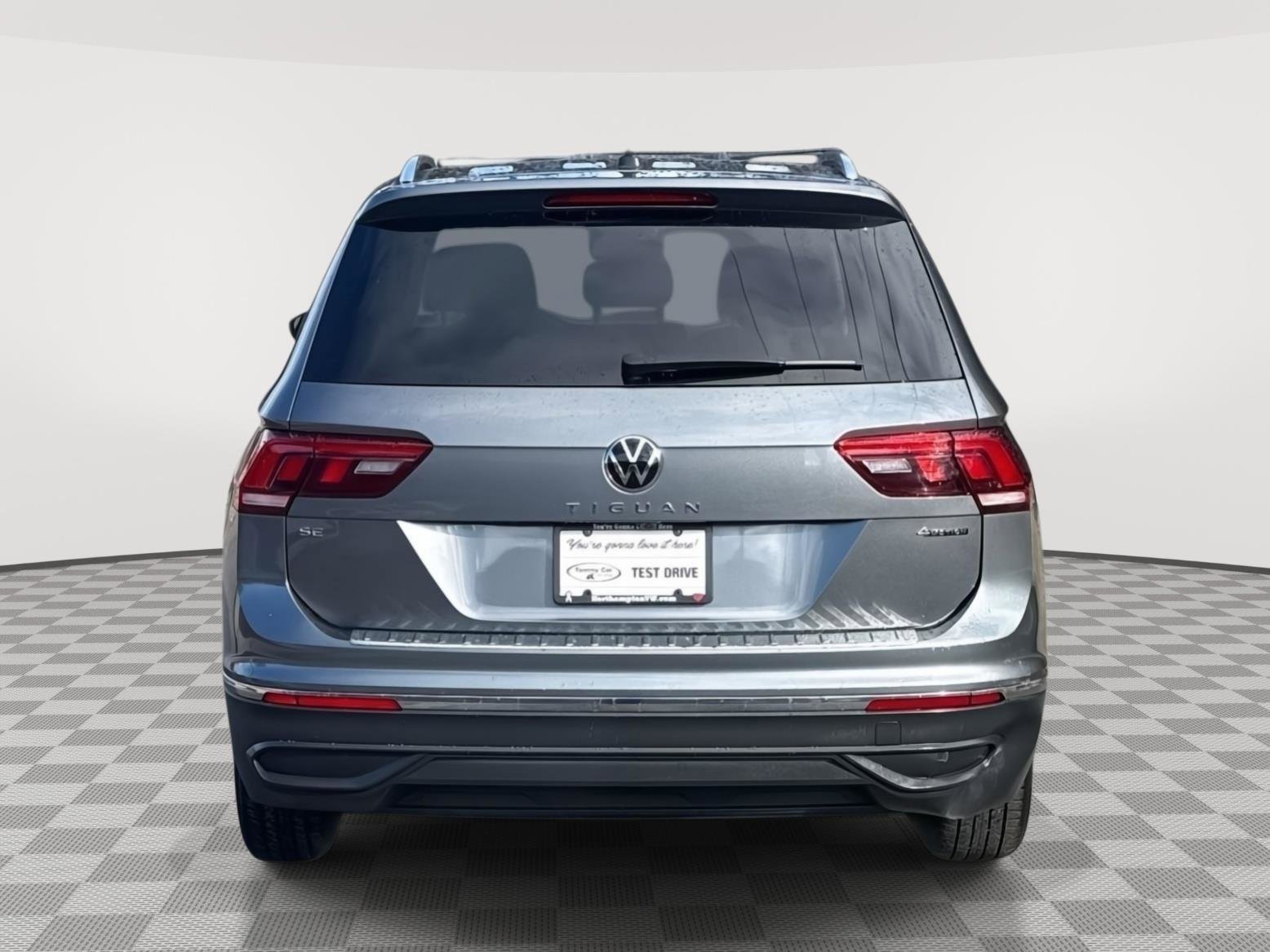 Used 2023 Volkswagen Tiguan SE w/ Panoramic Sunroof Package AWD/4WD image 6