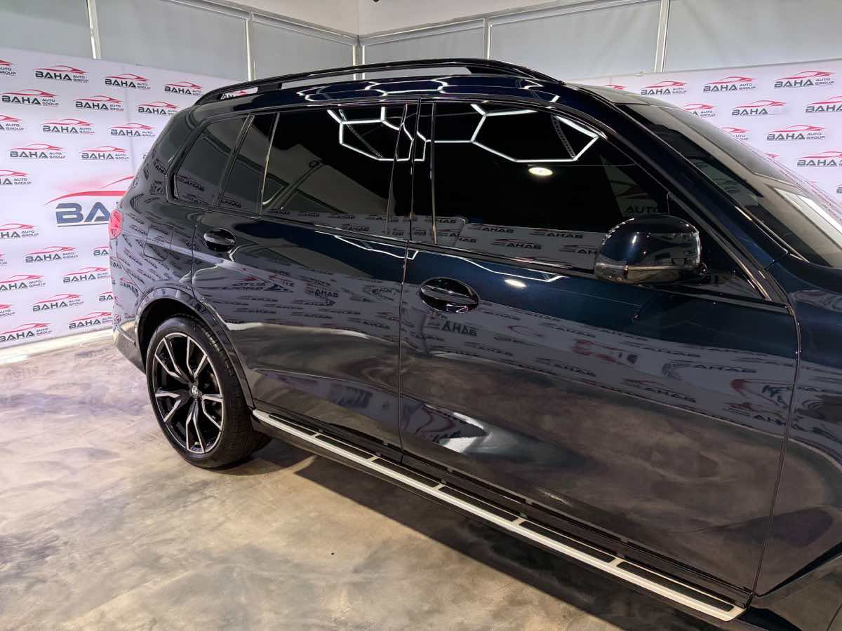 Used 2022 BMW X7 xDrive40i w/ M Sport Package AWD/4WD image 8