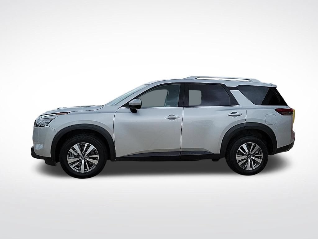 Used 2025 Nissan Pathfinder SL AWD/4WD image 2