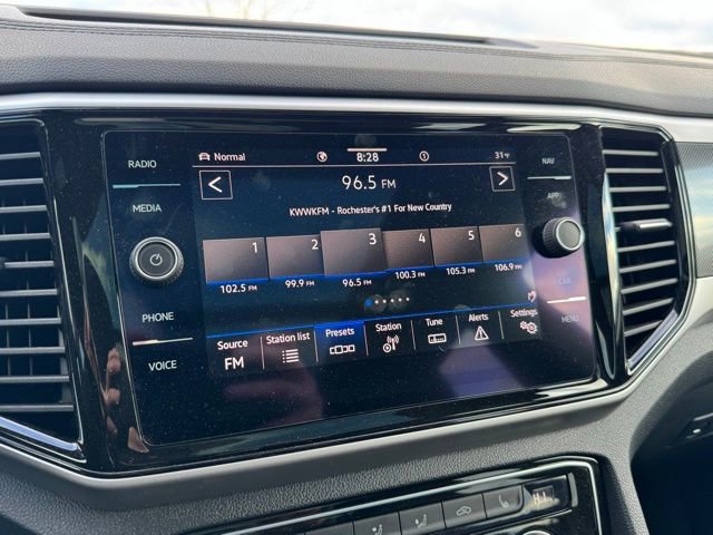 Used 2022 Volkswagen Atlas Cross Sport SEL R-Line image 5