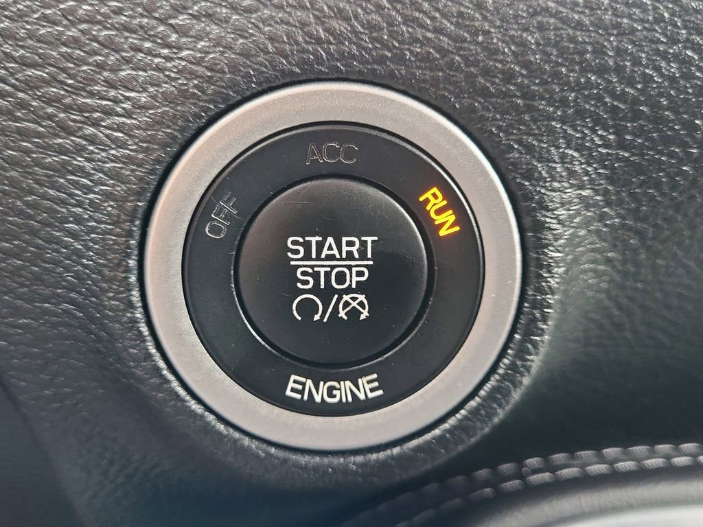 Used 2015 Dodge Challenger R/T Plus RWD image 26