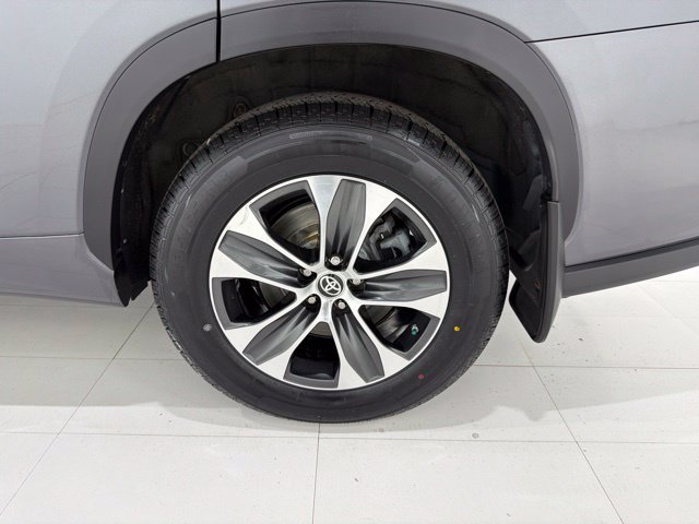 Used 2021 Toyota Highlander XLE AWD/4WD image 53