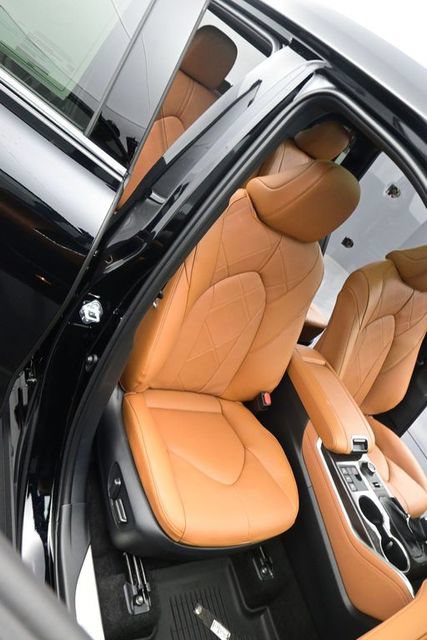 New 2026 Toyota Highlander Platinum AWD/4WD image 17