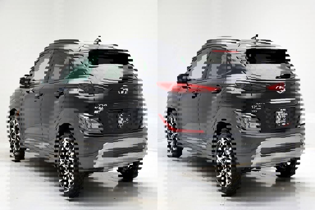 Used 2023 Hyundai Kona Limited image 6