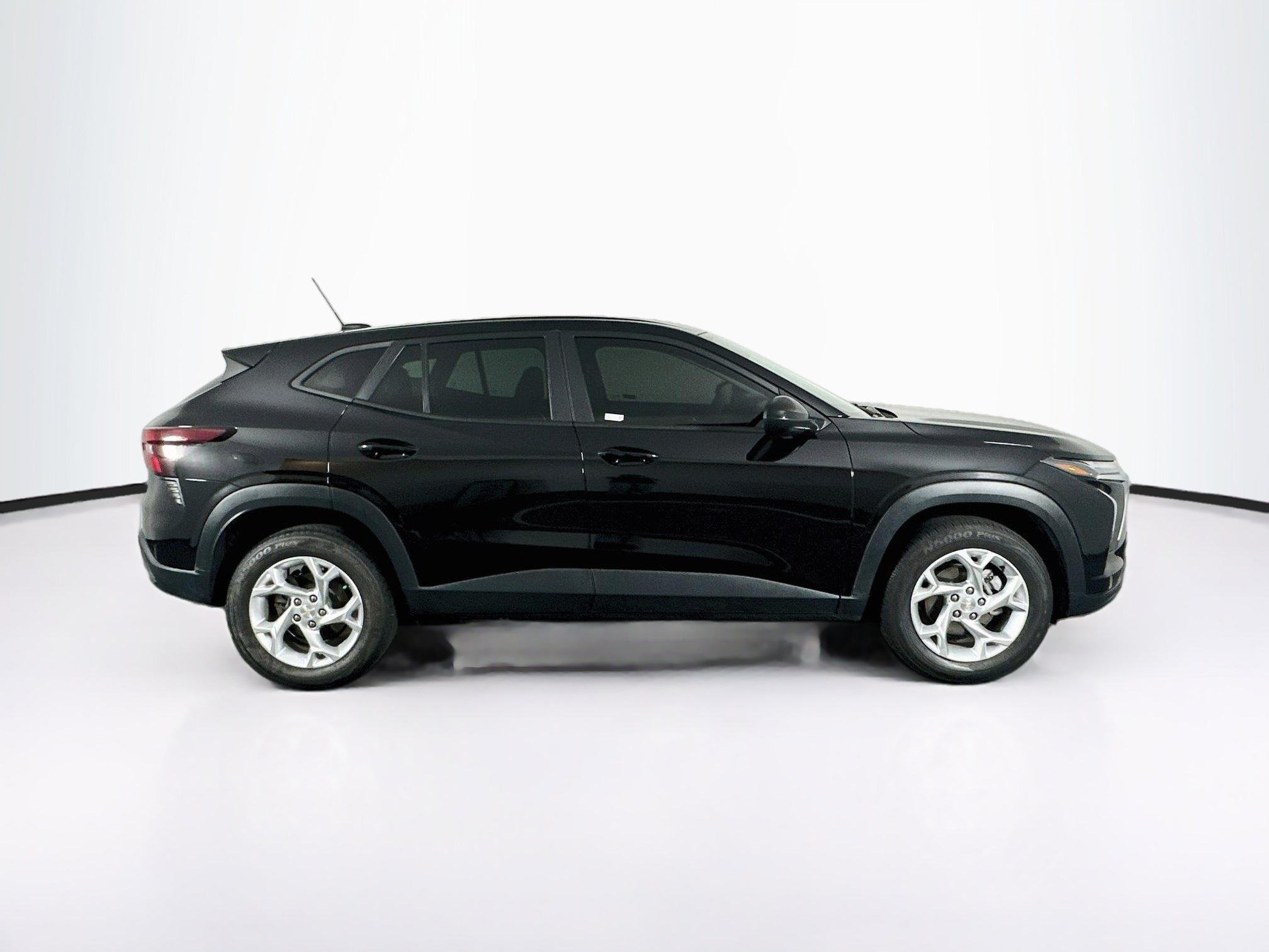 Used 2024 Chevrolet Trax LS w/ LS Convenience Package FWD image 10