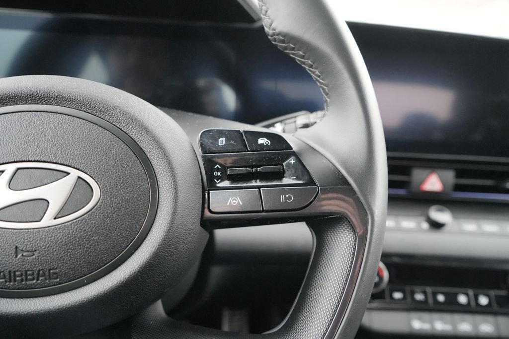 Certified 2025 Hyundai Elantra SEL FWD image 26