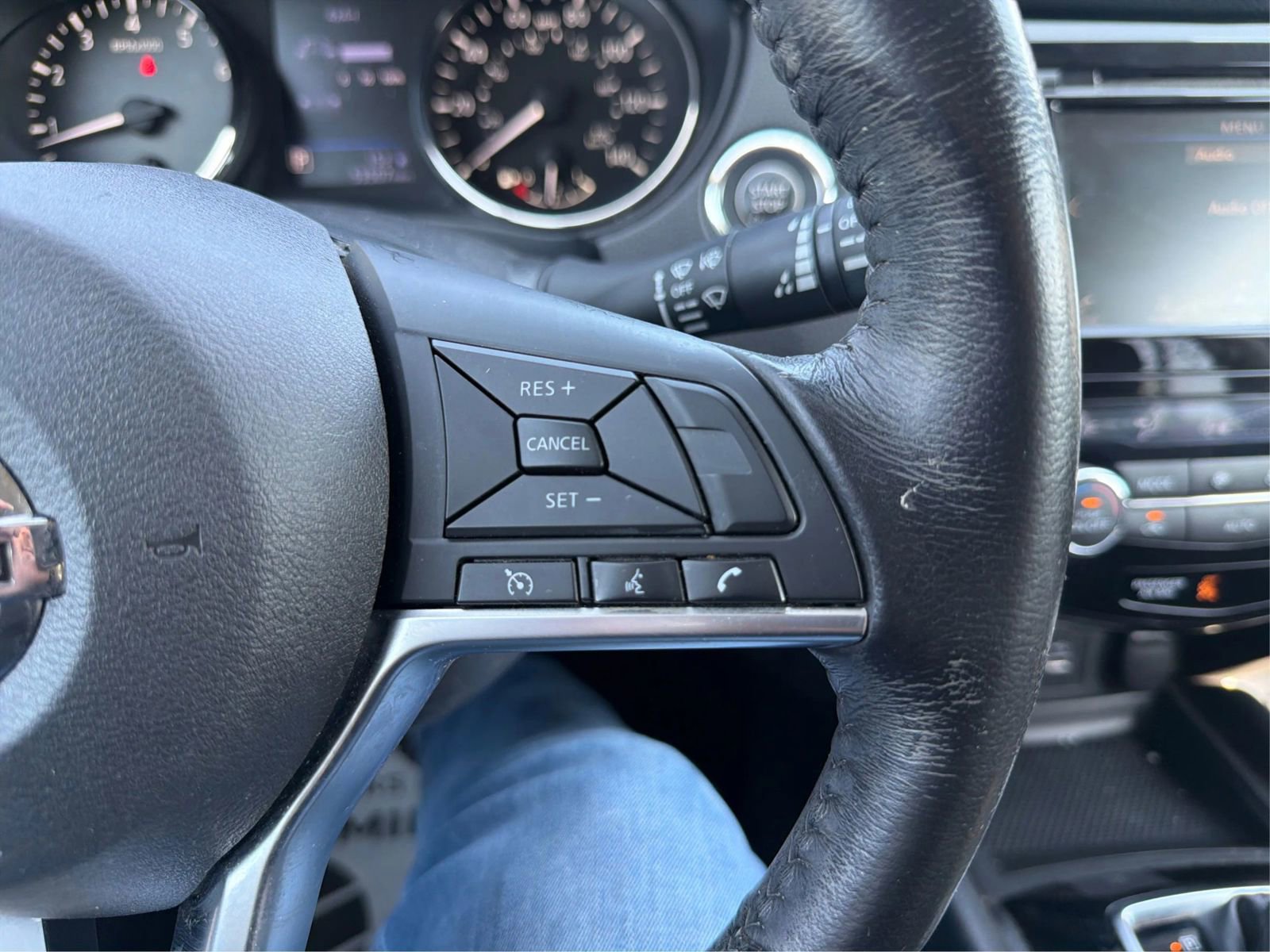 Used 2018 Nissan Rogue SV AWD/4WD image 28