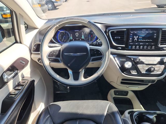 Used 2020 Chrysler Pacifica Limited image 22