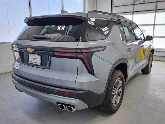 Used 2025 Chevrolet Traverse LT image 6