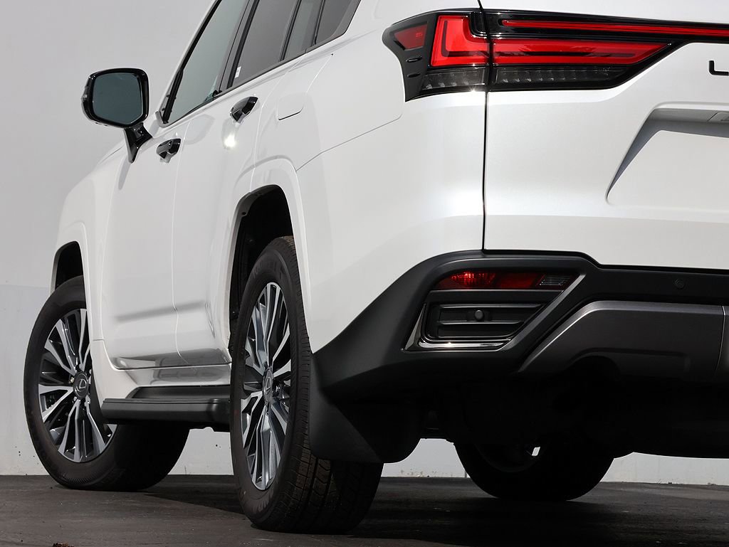 New 2026 Lexus LX 600 4WD w/ Premium Package image 8