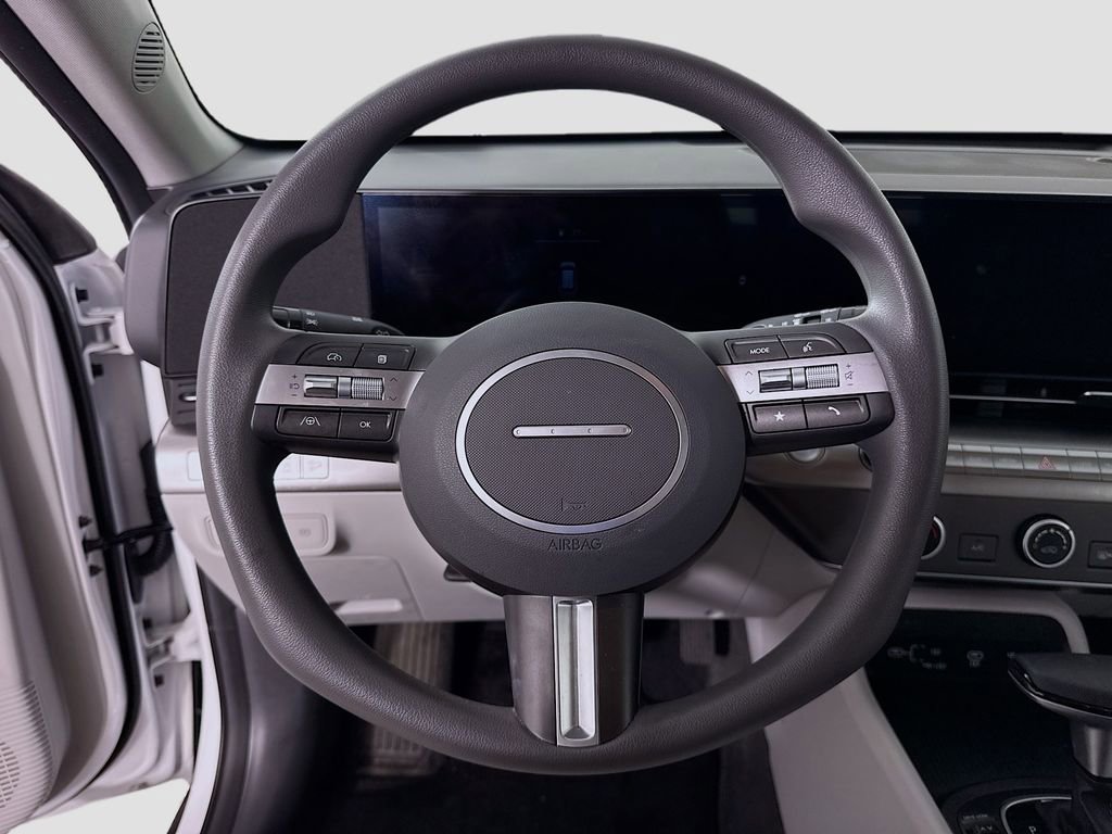 Certified 2025 Hyundai Kona SE image 11