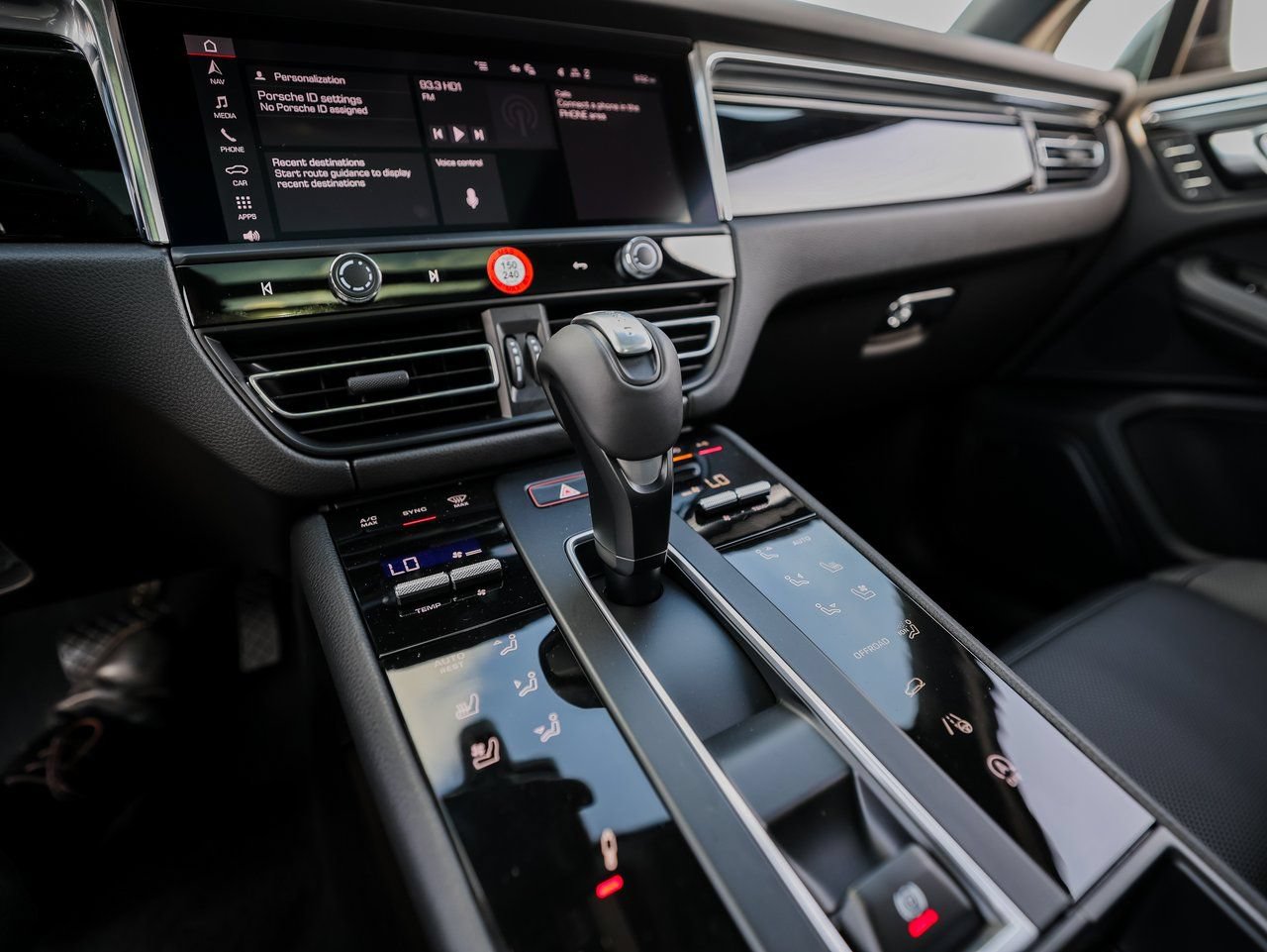 Certified 2026 Porsche Macan Turbo AWD/4WD image 20