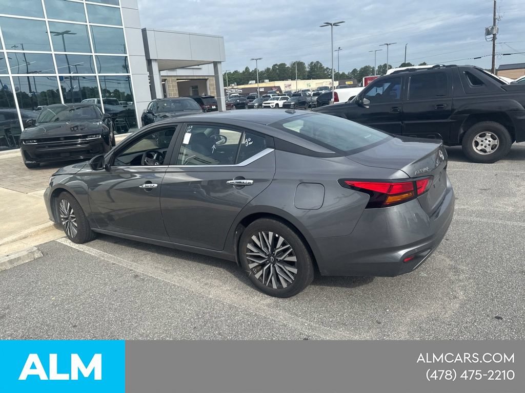 Used 2025 Nissan Altima 2.5 SV FWD image 14