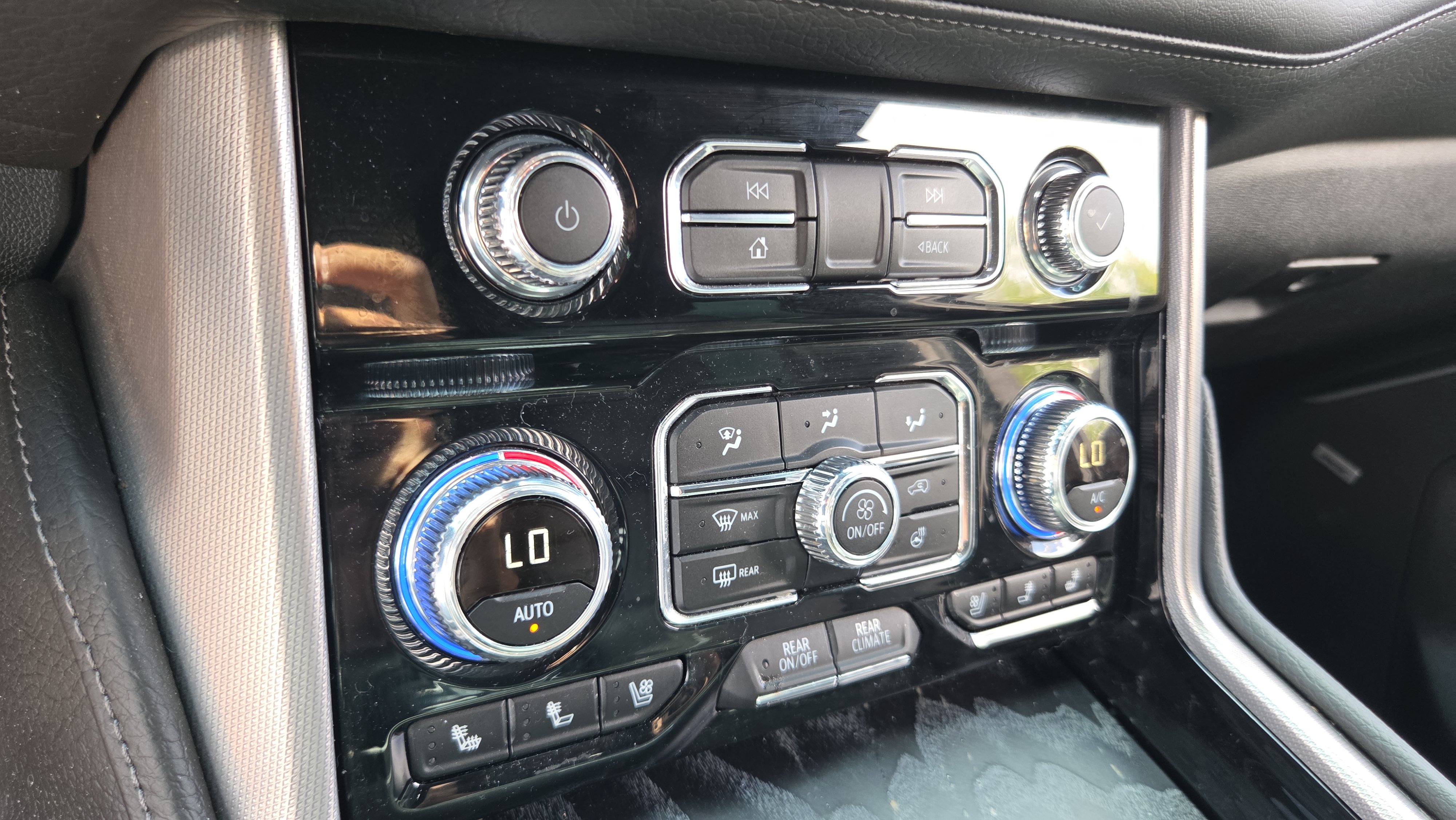 Certified 2024 GMC Yukon XL Denali w/ Advanced Technology Package AWD/4WD image 22