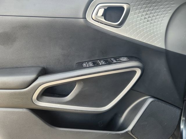 Used 2025 Kia Soul LX image 21