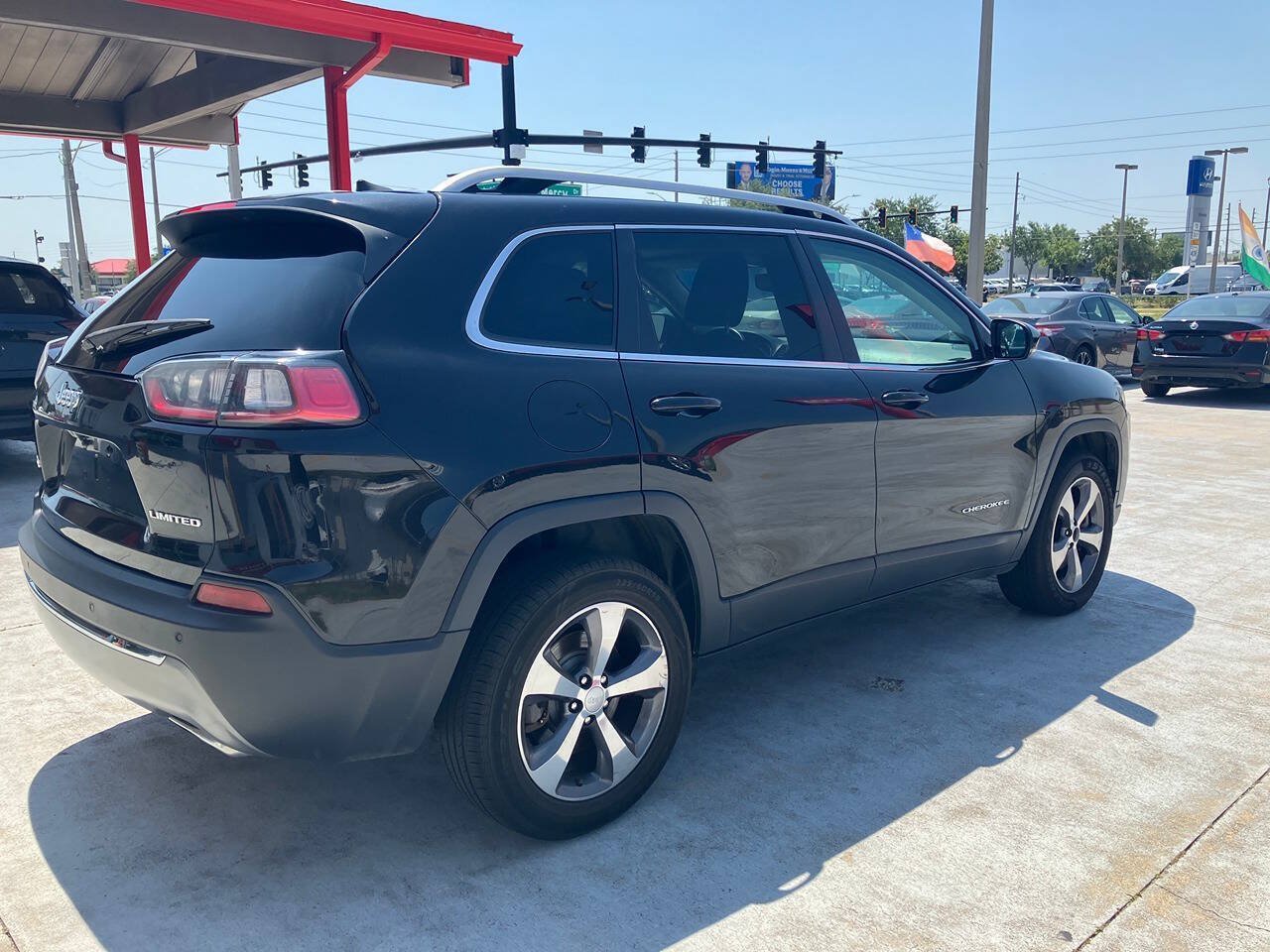 Used 2019 Jeep Cherokee Limited AWD/4WD image 7