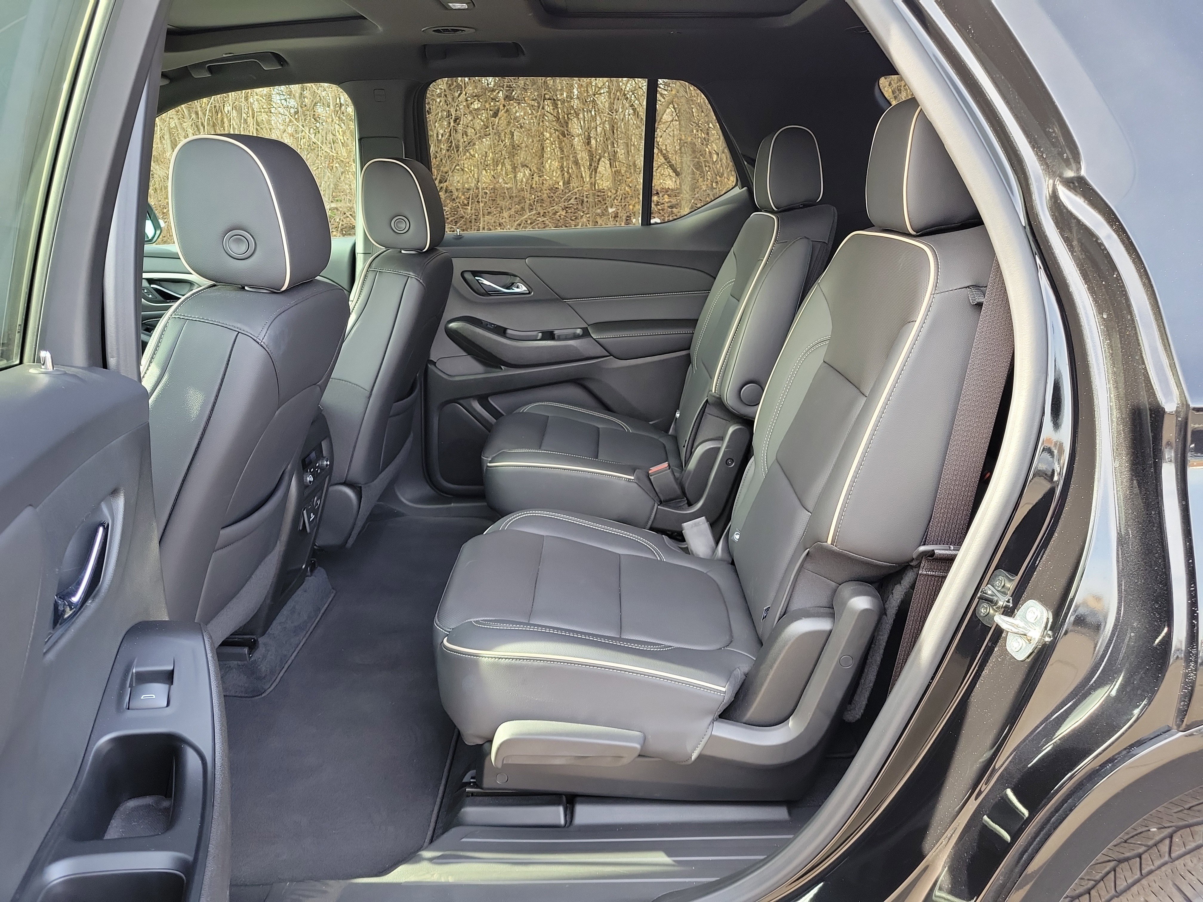 Used 2023 Chevrolet Traverse Premier w/ Redline Edition image 12