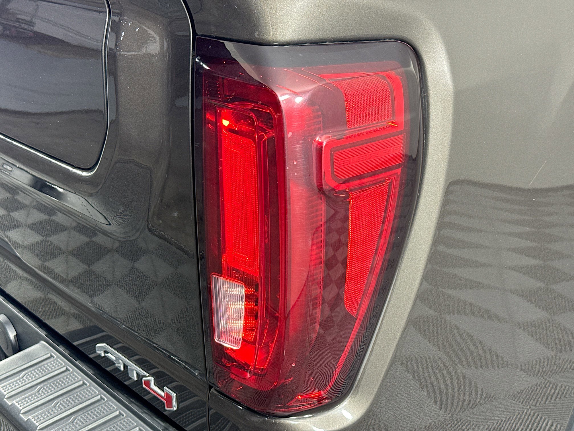 Used 2021 GMC Sierra 2500 AT4 w/ AT4 Preferred Package image 32