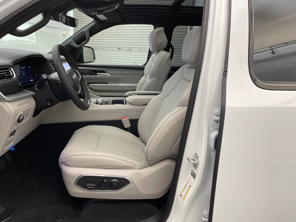 New 2026 Jeep Grand Wagoneer 2WD w/ Premium Group I image 19