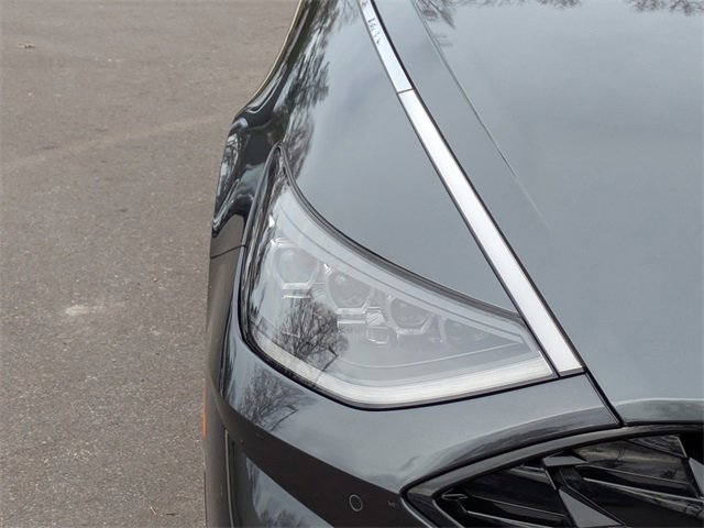 Used 2022 Hyundai Sonata Limited w/ Preferred Accessory Package image 10