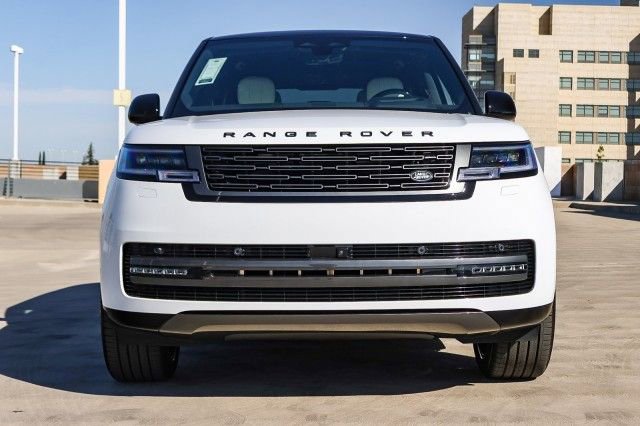 New 2025 Land Rover Range Rover SE image 2