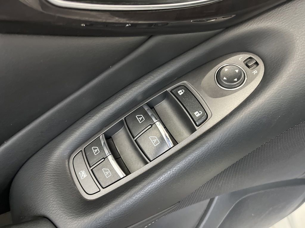 Used 2018 INFINITI Q50 Luxe w/ Cargo Package (L95) AWD/4WD image 5