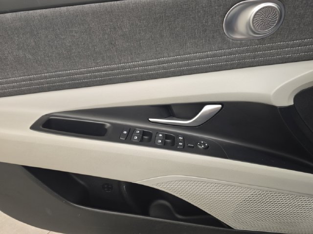 Used 2025 Hyundai Elantra Limited FWD image 33