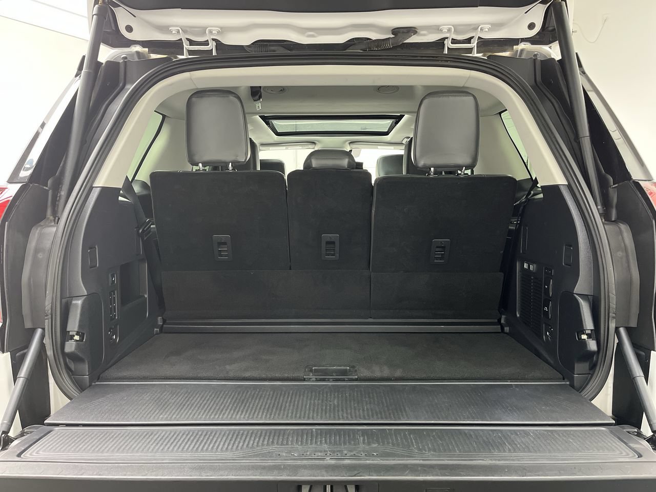 Certified 2025 Ford Expedition Active AWD/4WD image 34