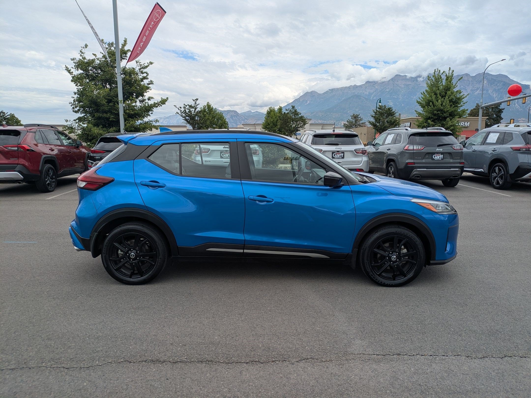 Used 2021 Nissan Kicks SR w/ SR Premium Package FWD image 2