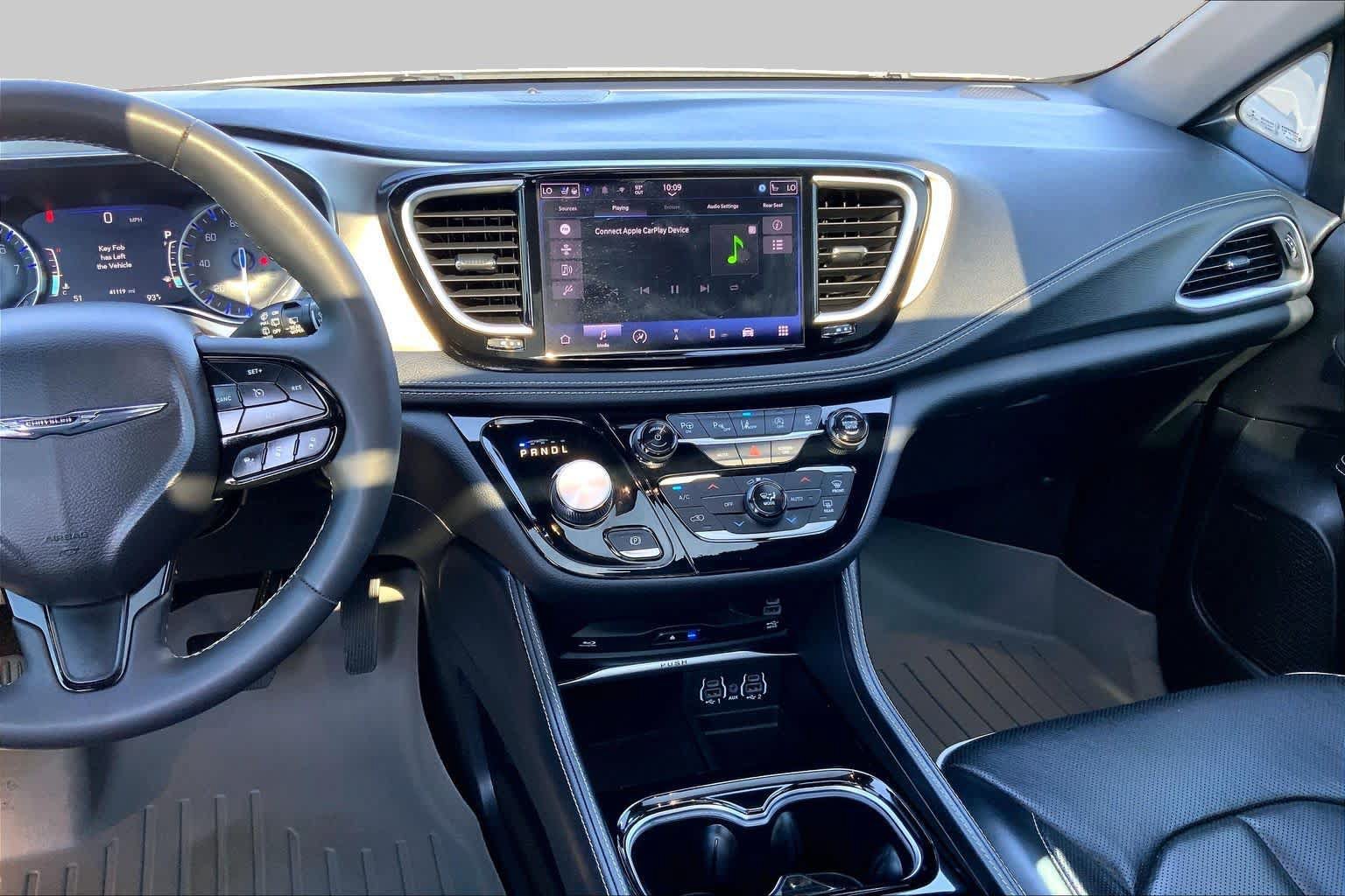 Used 2022 Chrysler Pacifica Limited w/ Uconnect Theater Family Group AWD/4WD image 7