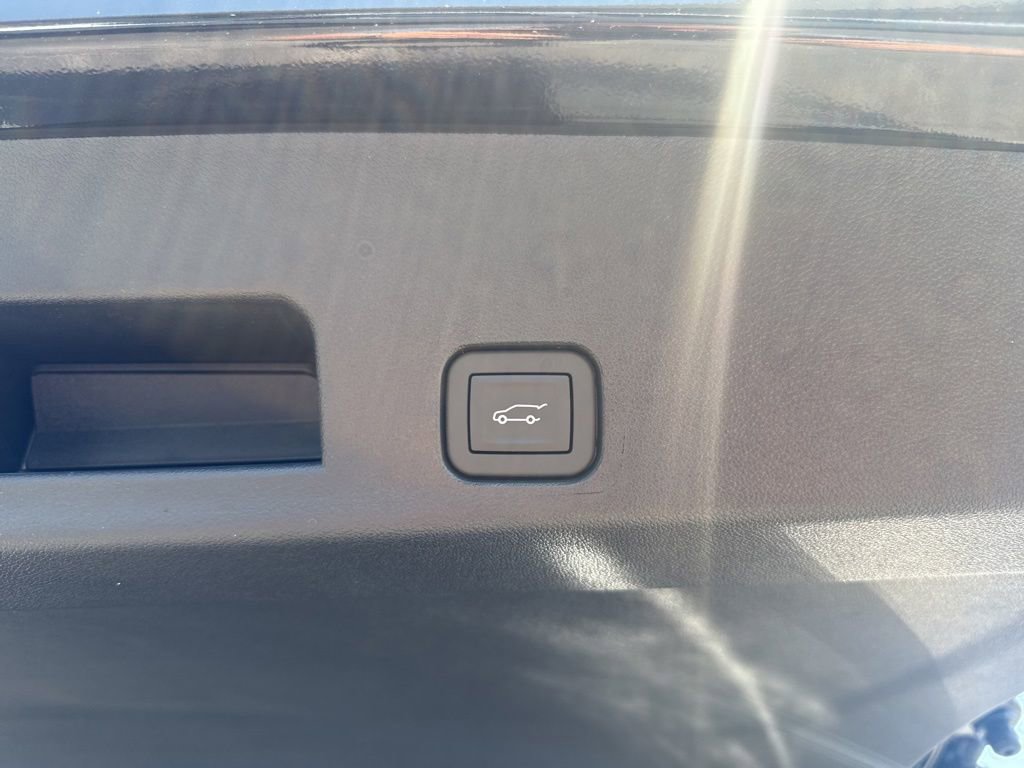 New 2026 Chevrolet Traverse Z71 w/ Enhanced Driving Package AWD/4WD image 18