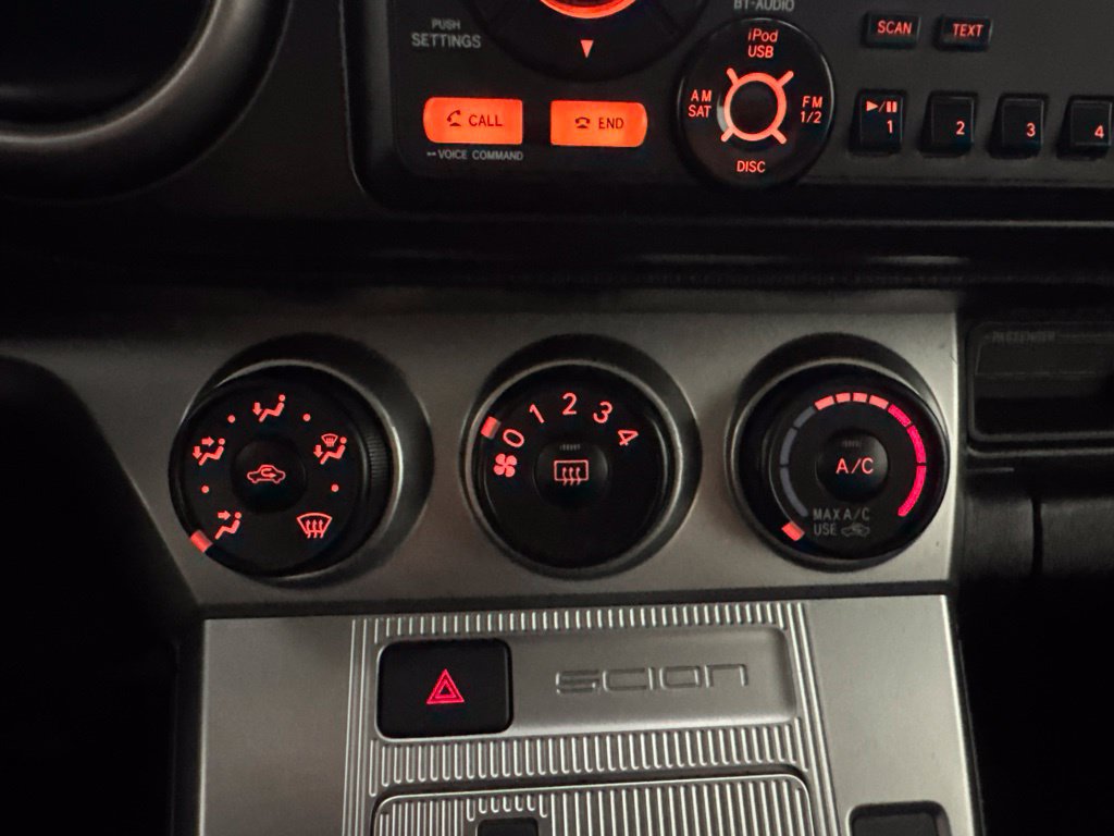 Used 2012 Scion xB FWD image 21