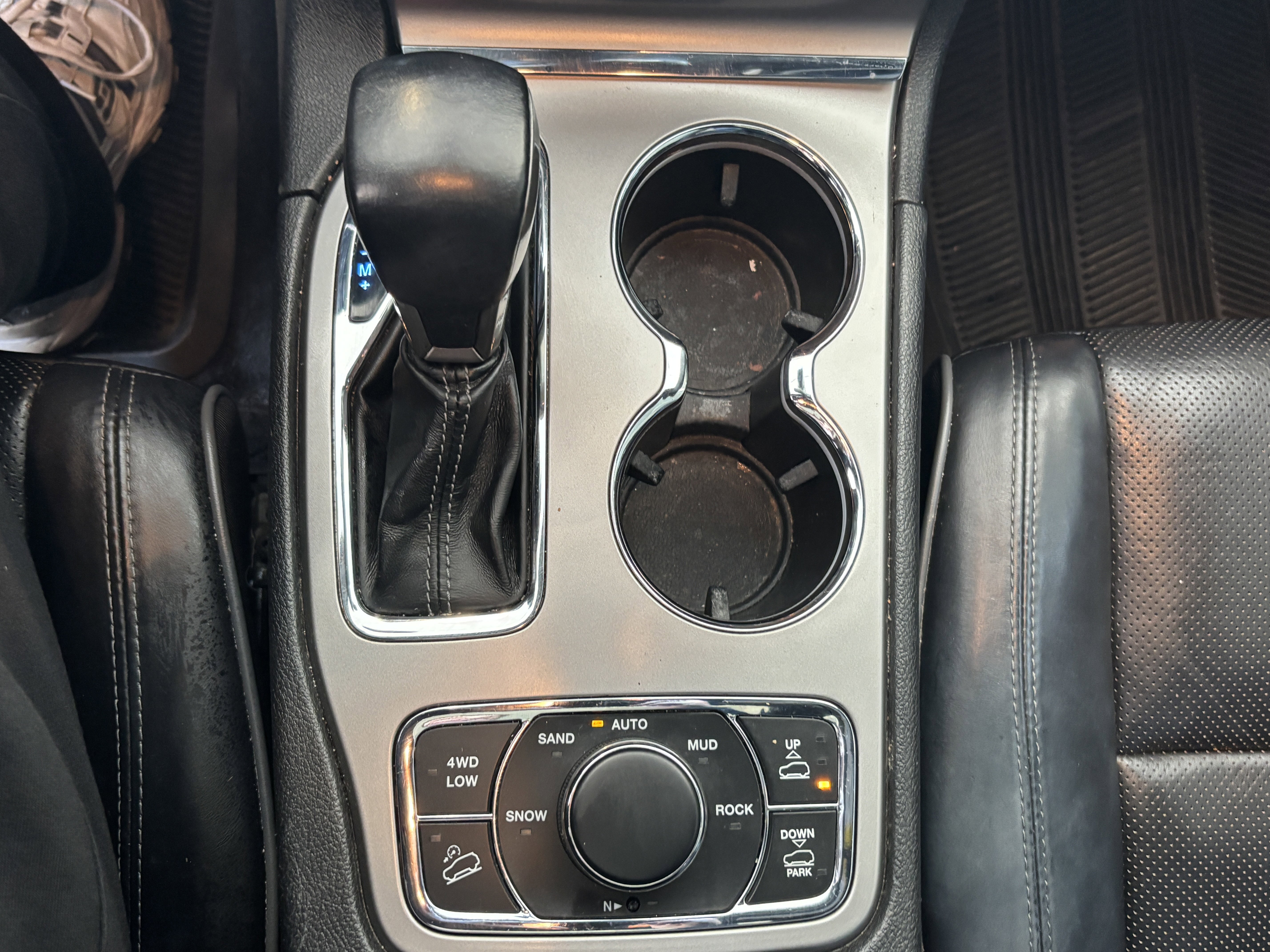 Used 2020 Jeep Grand Cherokee Overland image 14