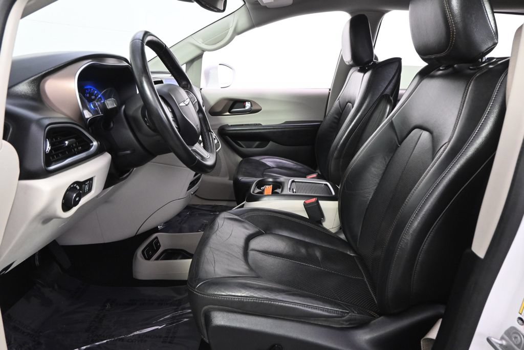 Used 2017 Chrysler Pacifica Touring-L Plus FWD image 13