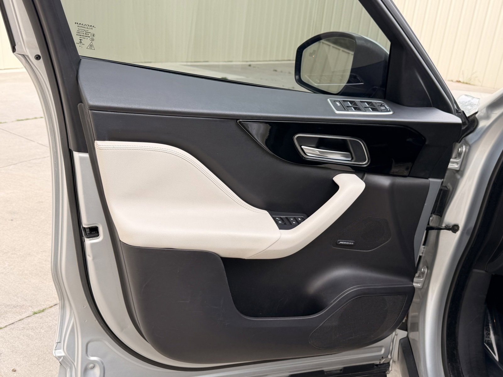 Used 2019 Jaguar F-PACE R-Sport image 18