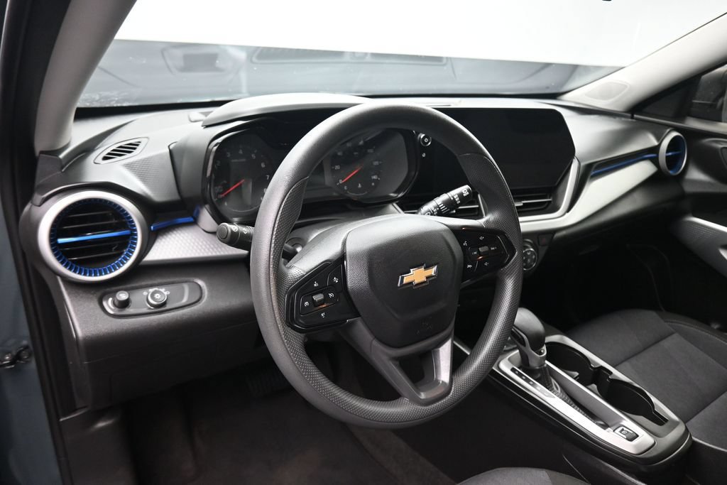 Used 2025 Chevrolet Trax LS FWD image 12