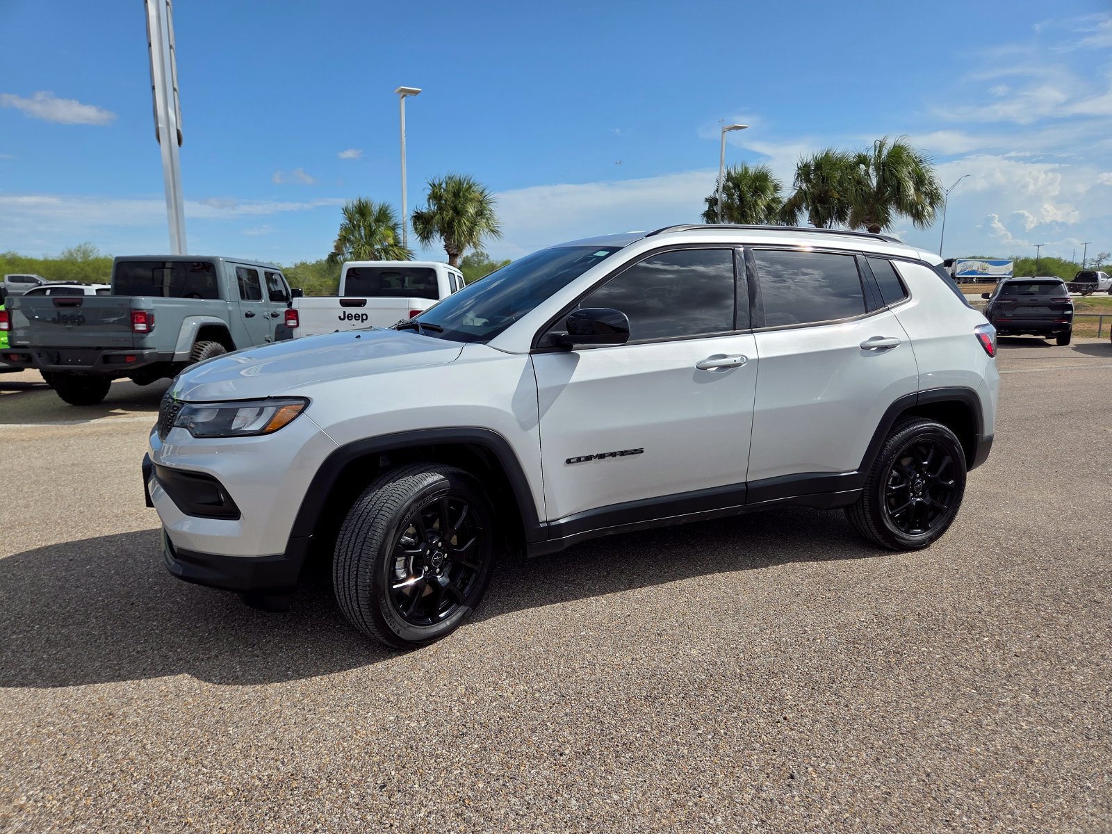 New 2026 Jeep Compass Latitude AWD/4WD image 3