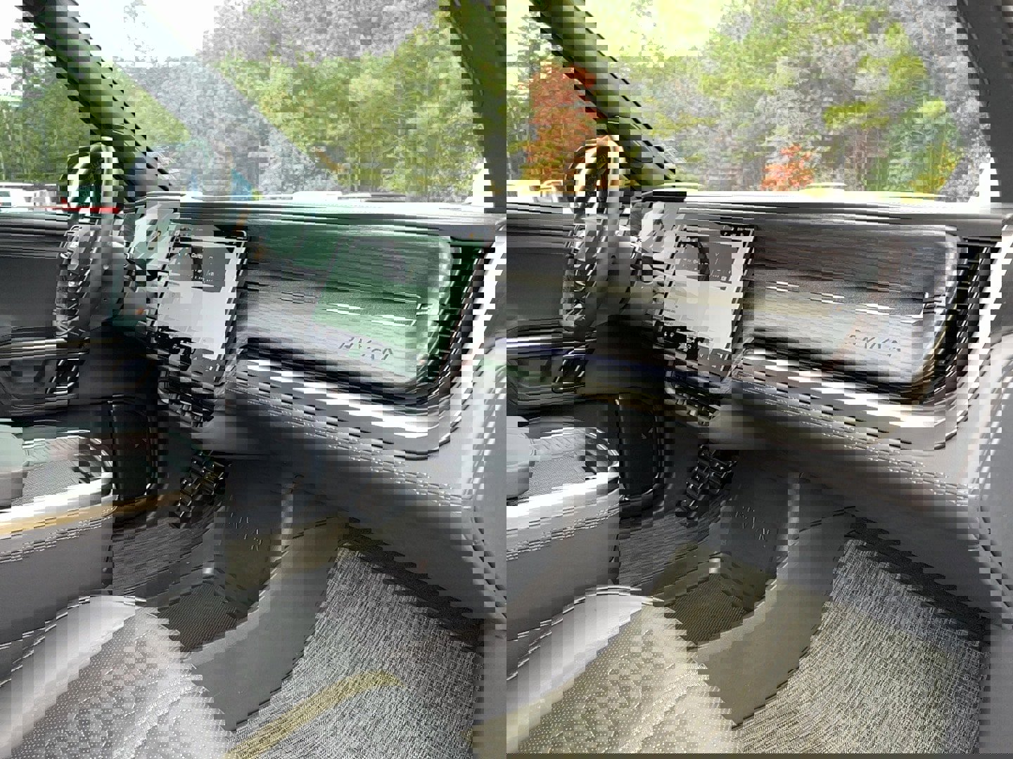 Used 2024 Rivian R1T Adventure image 23