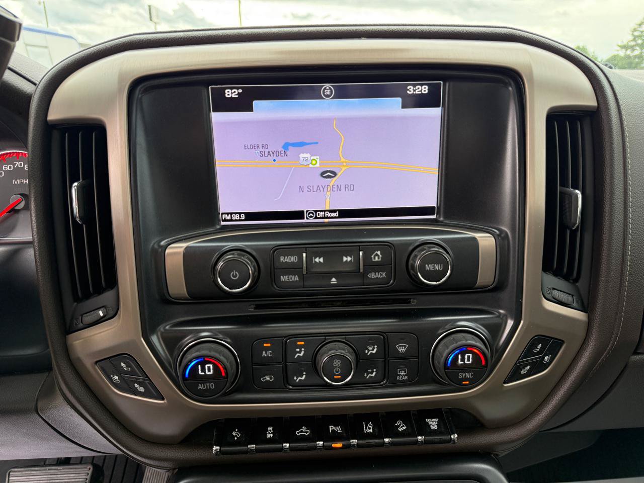 Used 2016 GMC Sierra 2500 Denali w/ Duramax Plus Package AWD/4WD image 15