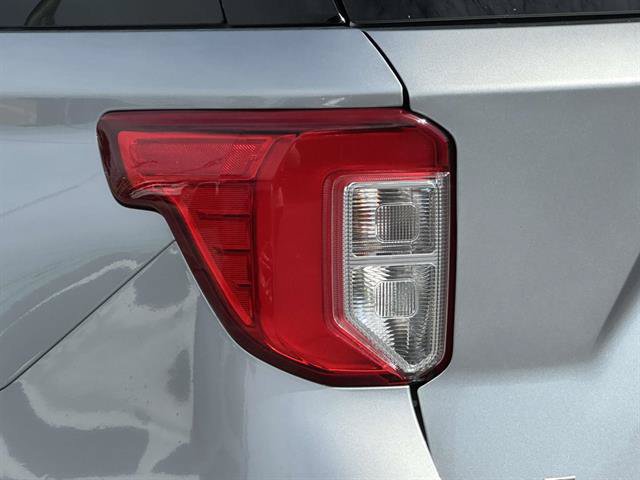Used 2023 Ford Explorer XLT w/ Equipment Group 202A AWD/4WD image 9