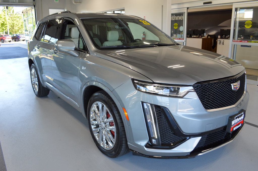 Used 2023 Cadillac XT6 Sport w/ Technology Package AWD/4WD image 3