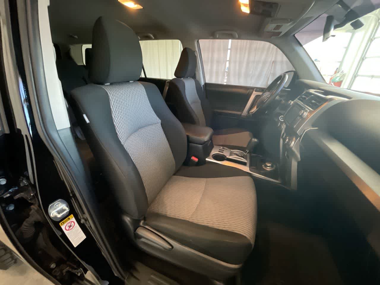 Used 2018 Toyota 4Runner SR5 AWD/4WD image 23