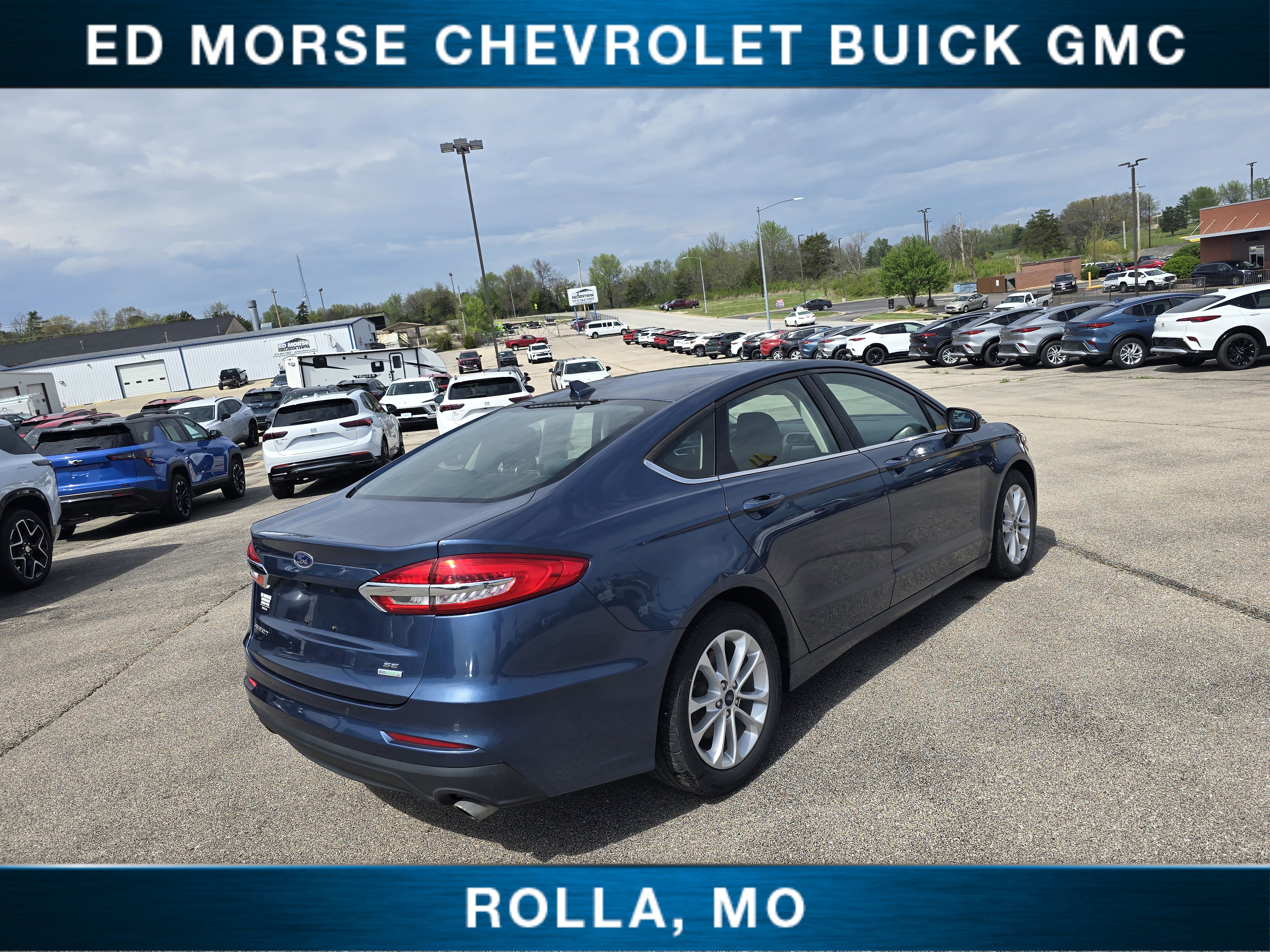 Used 2019 Ford Fusion SE image 3
