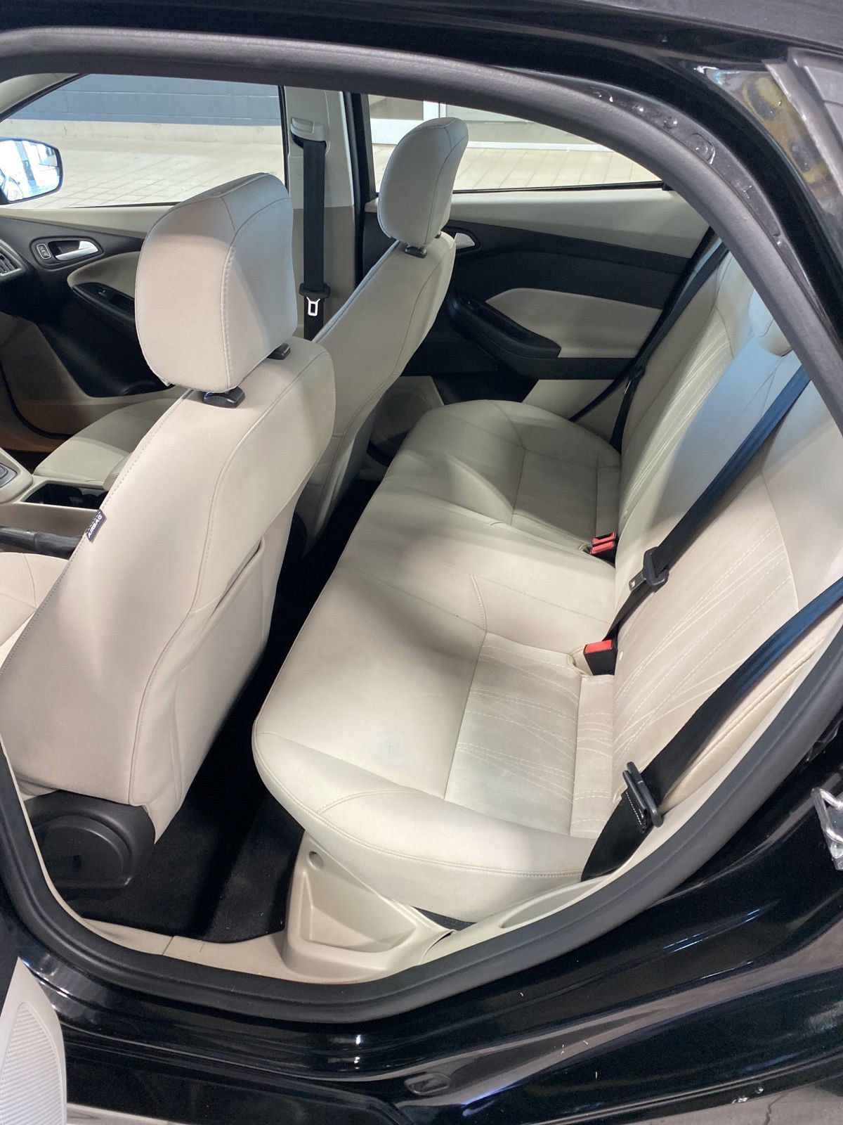 Used 2015 Ford Focus SE w/ SE Sport Package FWD image 15