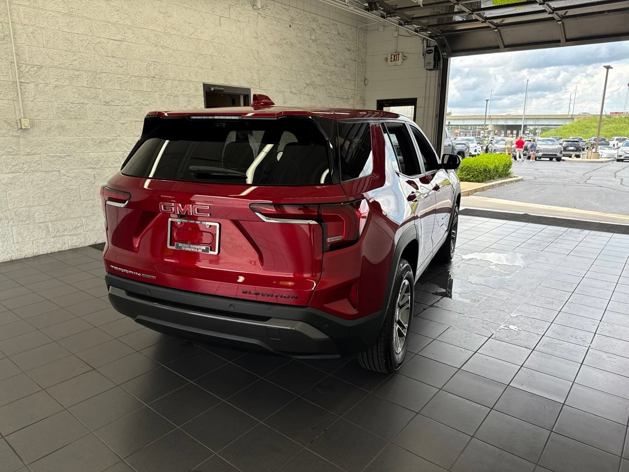 Used 2025 GMC Terrain Elevation w/ Technology Package II AWD/4WD image 7