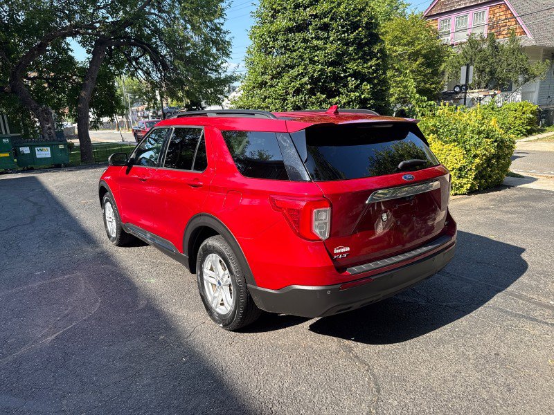 Used 2020 Ford Explorer XLT w/ Comfort Package AWD/4WD image 4