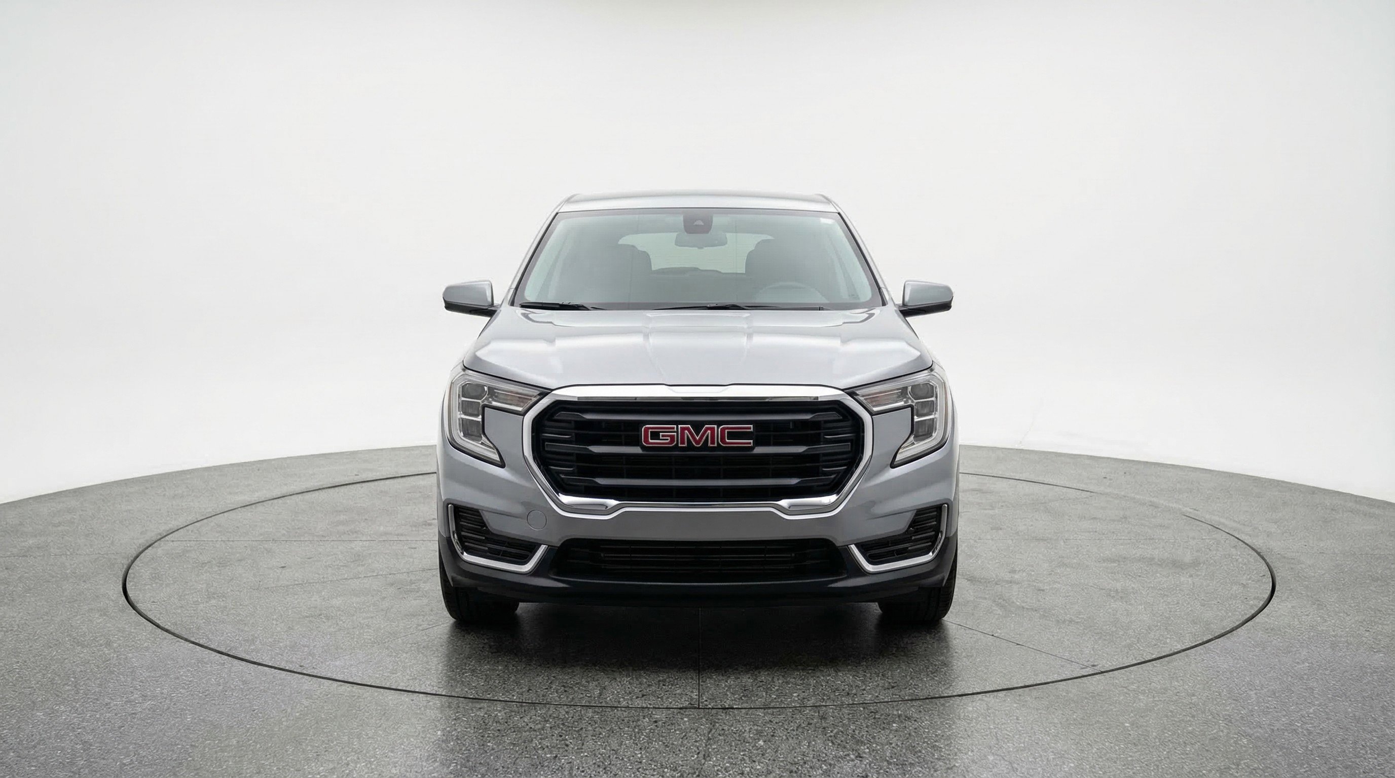Used 2024 GMC Terrain SLE image 2