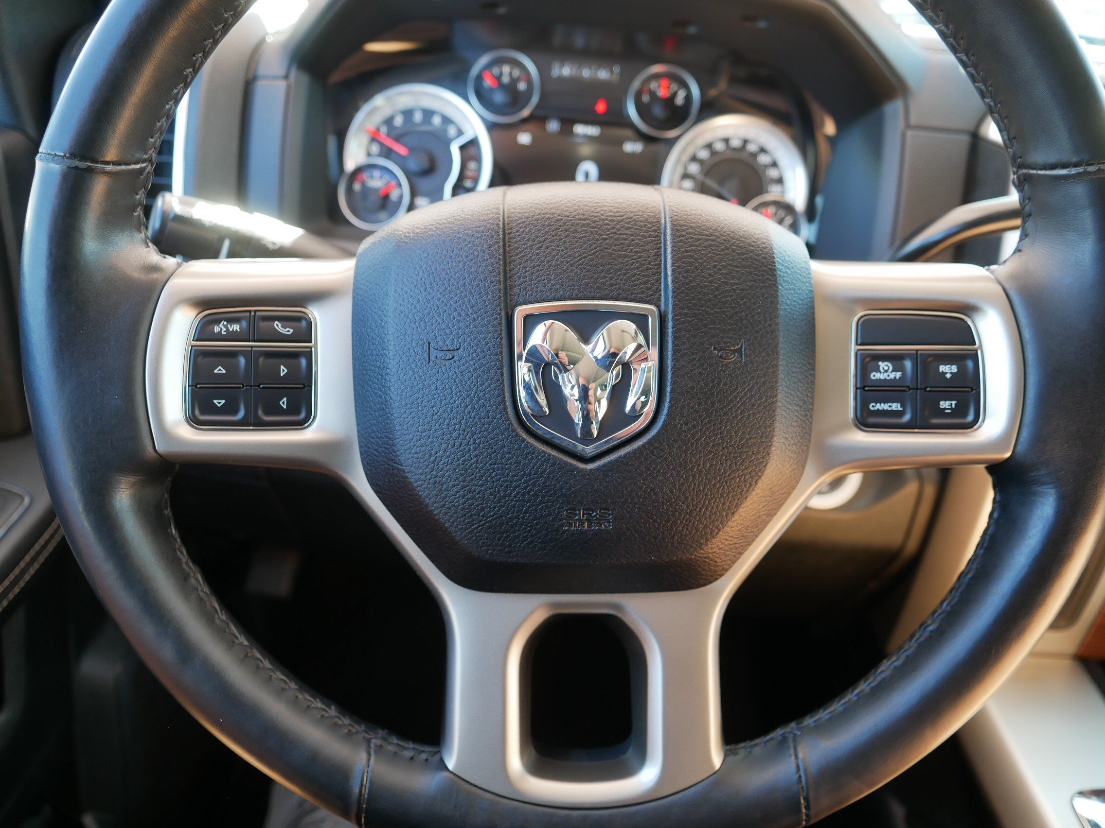 Used 2015 RAM 2500 Laramie AWD/4WD image 25