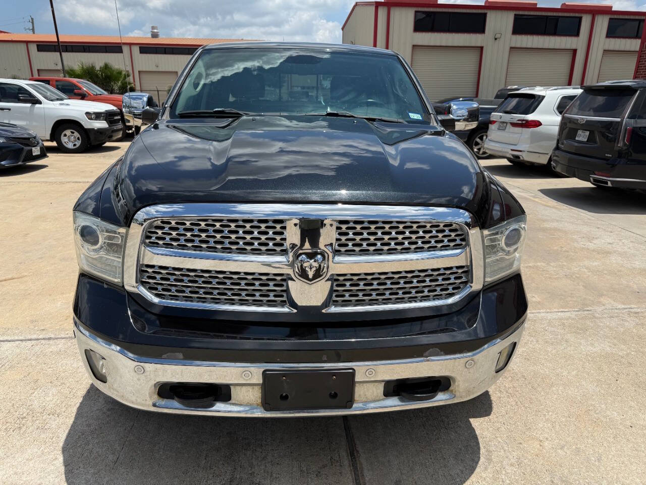 Used 2016 RAM 1500 Laramie w/ Convenience Group AWD/4WD image 2